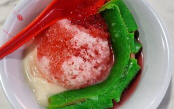 Es Pisang Ijo: A Sweet and Savory Dessert