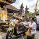 Conociendo Más de Cerca el Día de Tumpek Landep: Cuando los Vehículos y las Armas Heredadas en Bali son Bendecidos