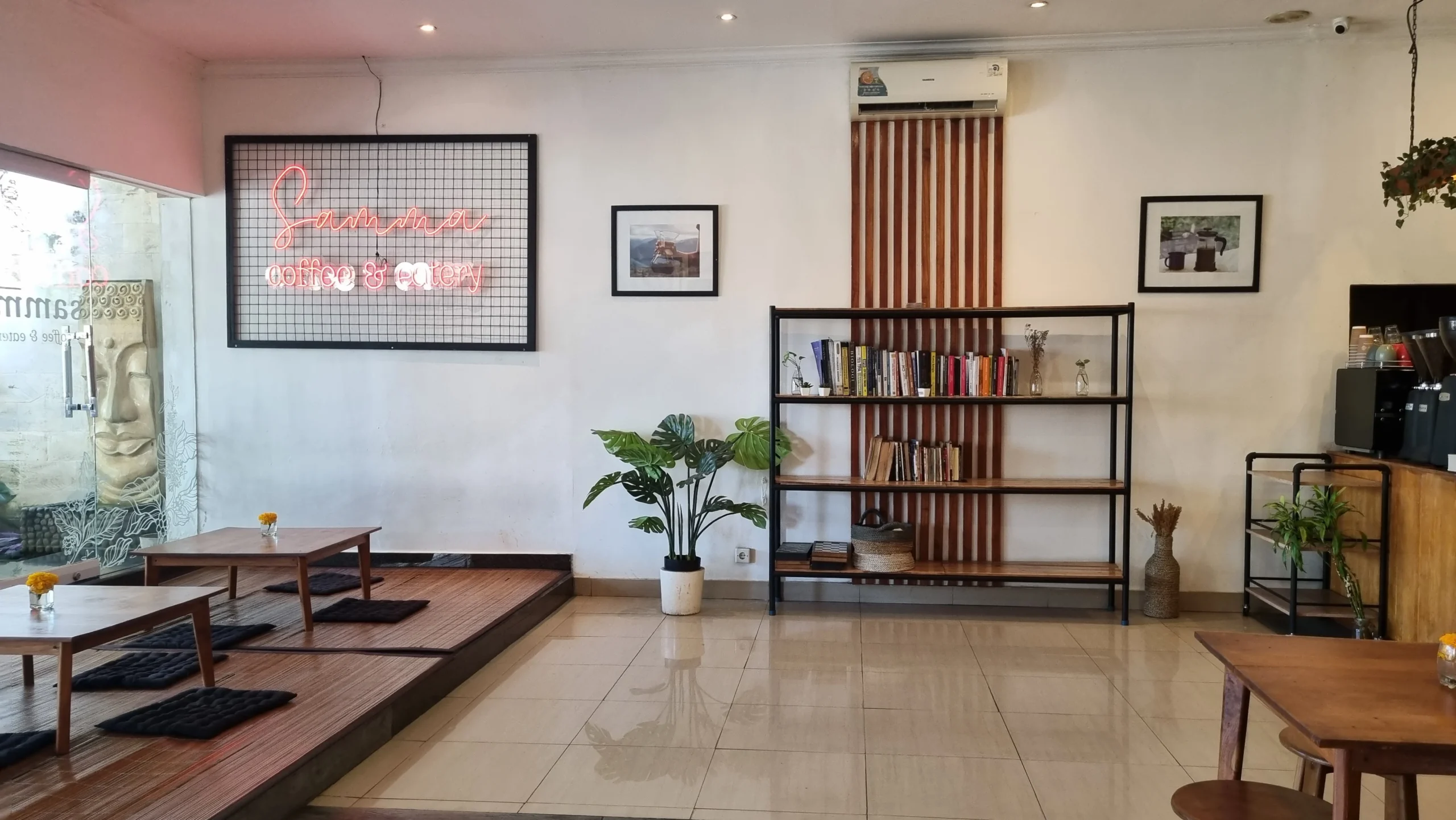 Atmosphere of Samma Coffee & Eatery
