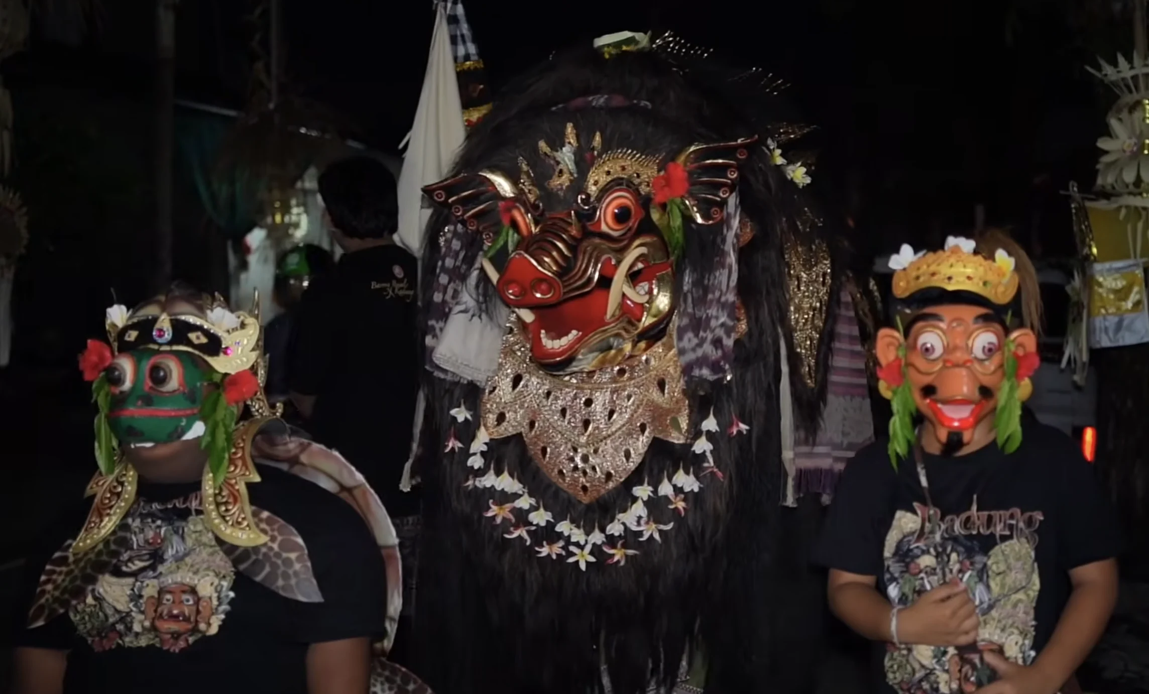 Ngelawang Seke Barong Binal Mengwitani
