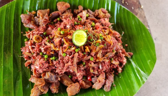 Godendo del Divertimento della Gara Ngelawar a Bali, Più che Semplice Cucina Tradizionale