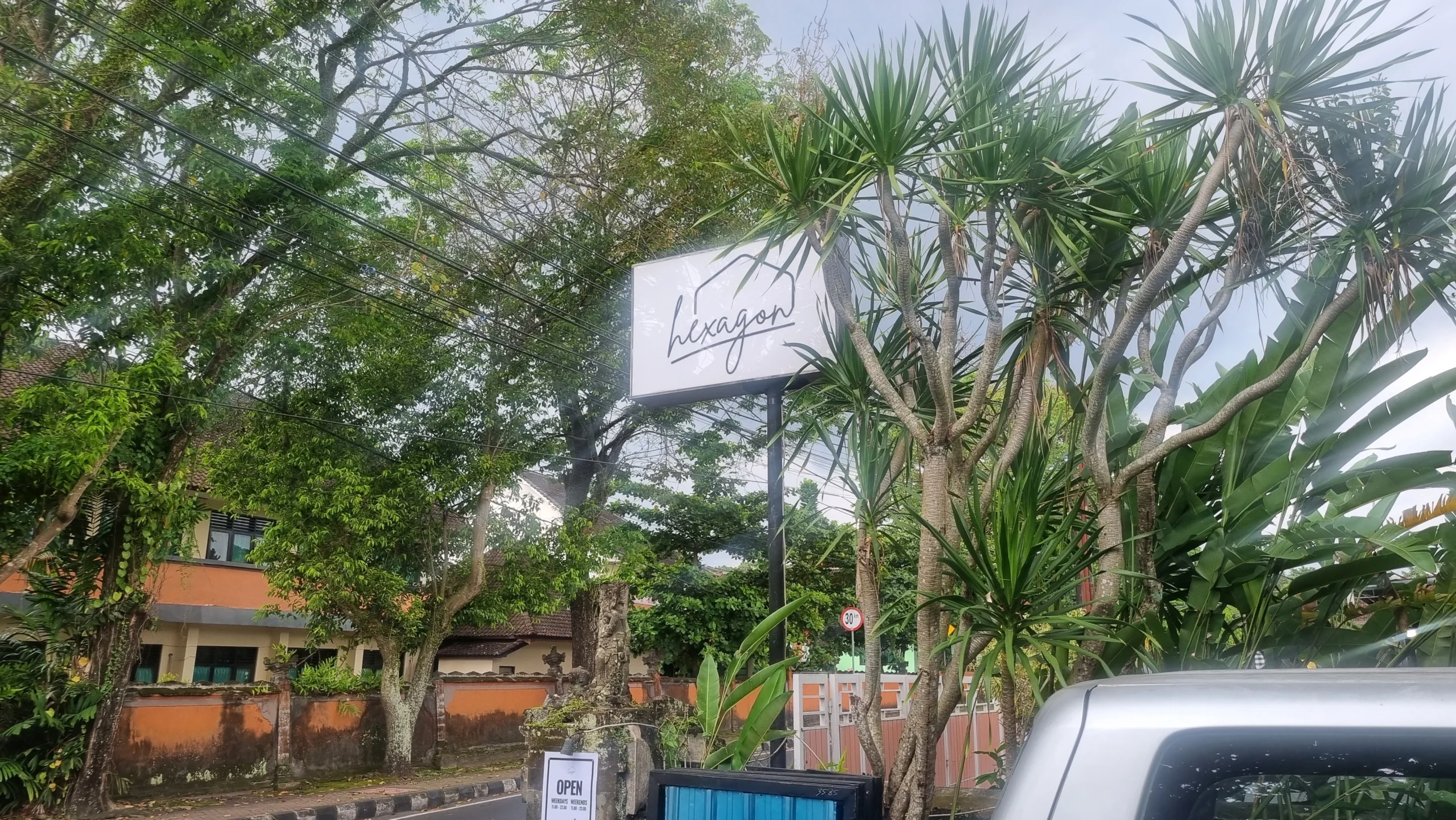 Hexagon Cafe Tabanan