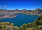 Segara Anak crater lake and Mount Rinjani. Photo: The Langkah Travel.