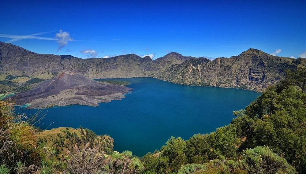 Segara Anak crater lake and Mount Rinjani. Photo: The Langkah Travel.
