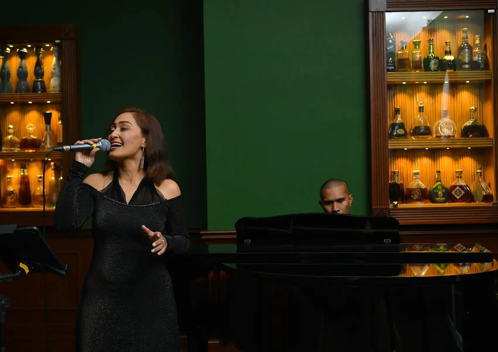 Pinstripe Bar